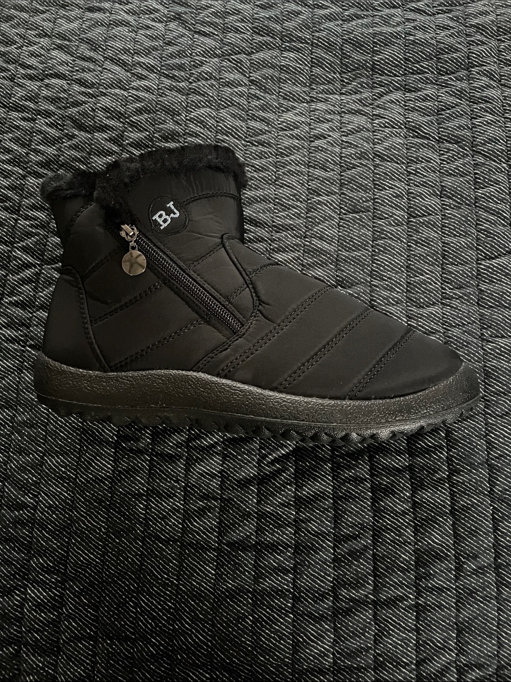BJ Women's Black QuiltedRain/Winter Ankle Boots with Zipper - Picture 2 of 9